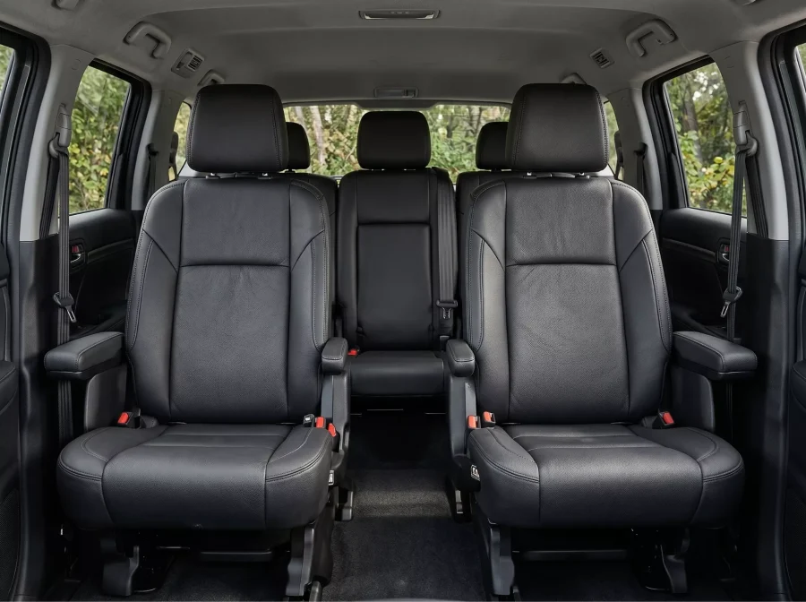 move to santorini transfers v class interior six seats